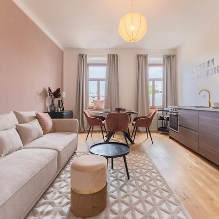 City Lounge Appartement Am Hauptbahnhof Sankt Polten Bagian luar foto