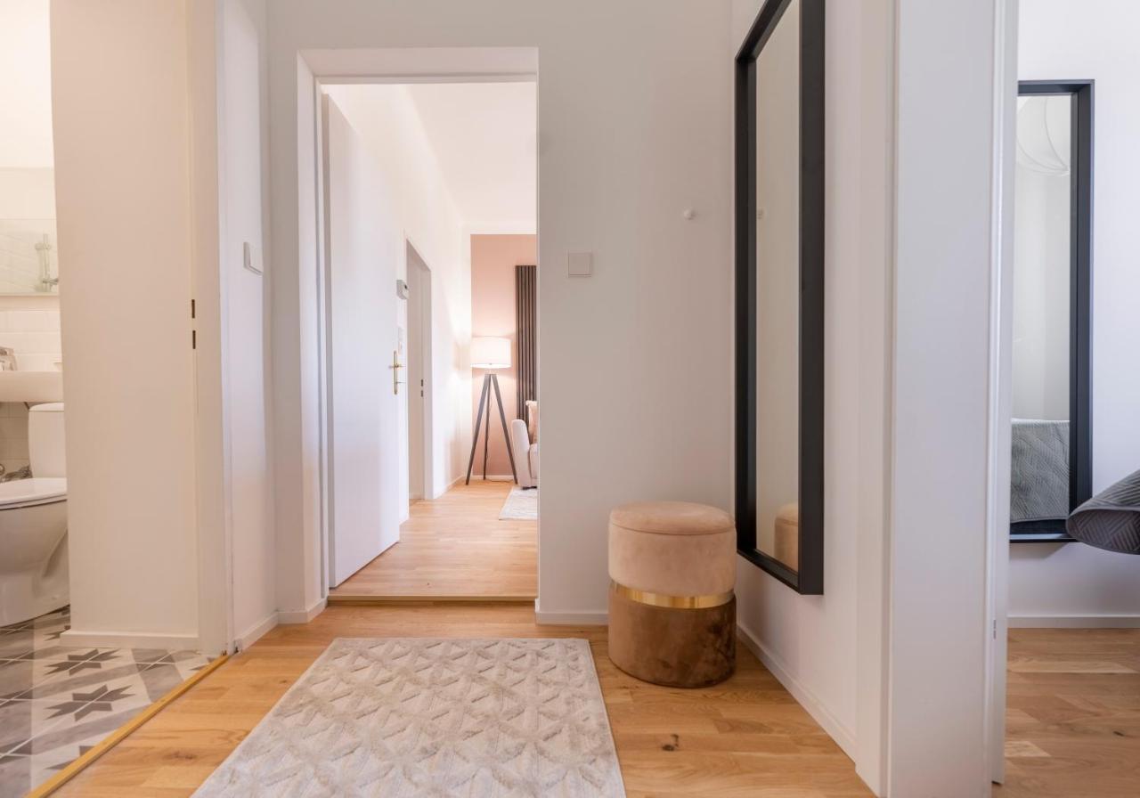 City Lounge Appartement Am Hauptbahnhof Sankt Polten Bagian luar foto